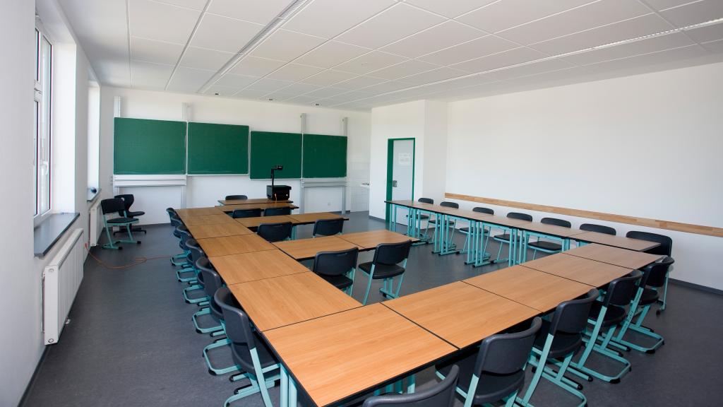 Klassenzimmer im modularen Schulgebäudes des Berufskollegs Wipperfürth