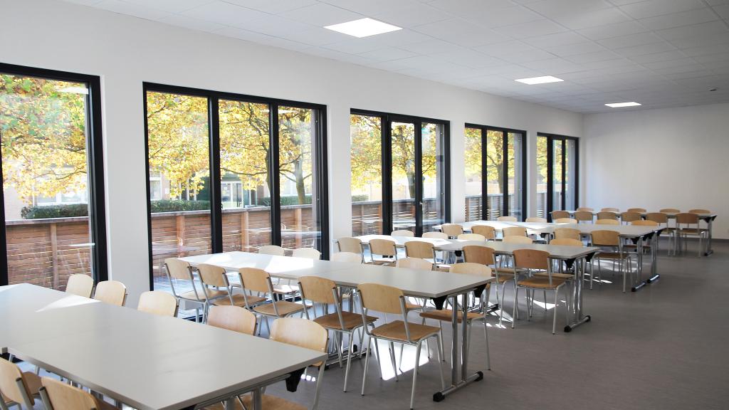 Heller Pausenraum und Speisesaal in der Kantine der Kaserne Euskirchen