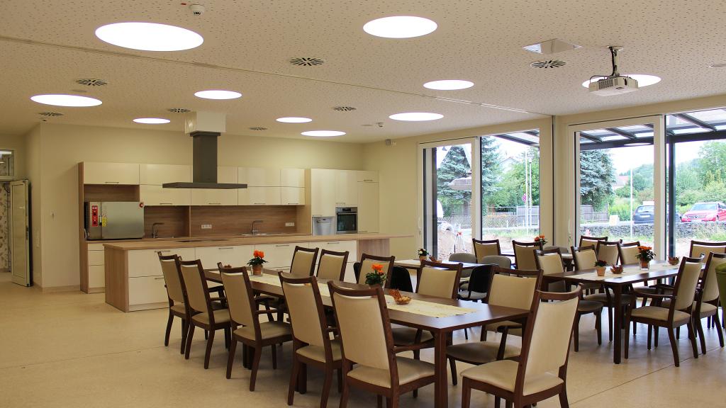 Kantine mit Küche und Speisesaal in der modularen Pflegeeinrichtung des Seniorenstift Hösbach