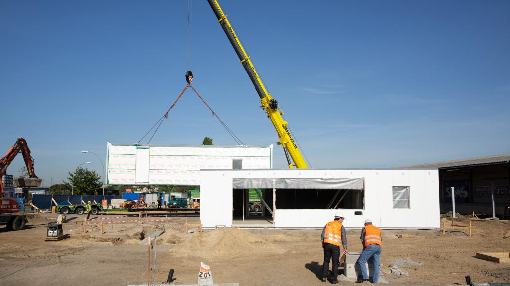 Modulstellung Baustelle Total Tankstelle mit Shopgebäude in Systembauweise