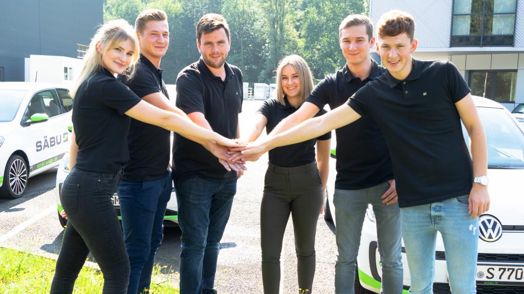 Teamwork Gruppenfoto von den Auszubildenden der Firma SÄBU