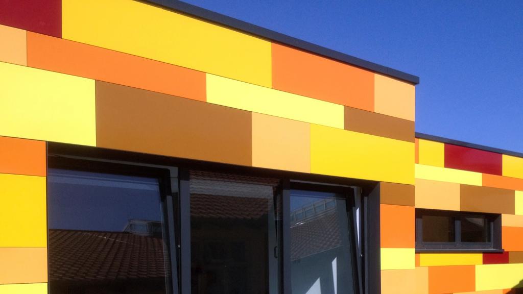 Kilindum_Kindertagesstaette_Wolfenbuettel_Fassade_Orange_Fenster