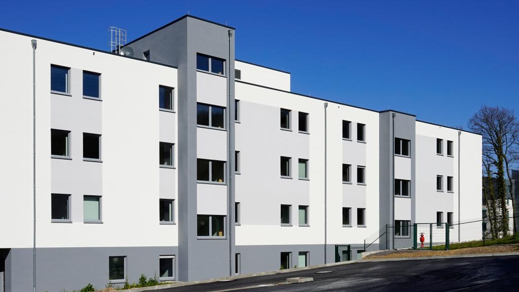 Fassade des Unterkunftsgebäudes der LBB-Diez in Modulbauweise in Koblenz