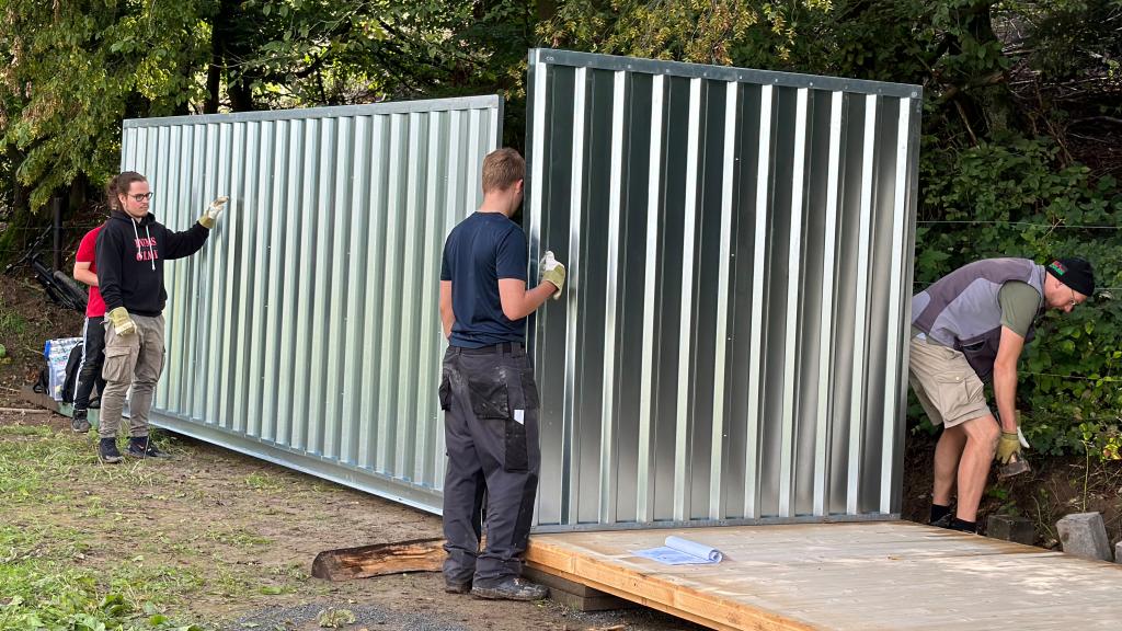 Projekt Streuobstwiese Aufbau Materialcontainer