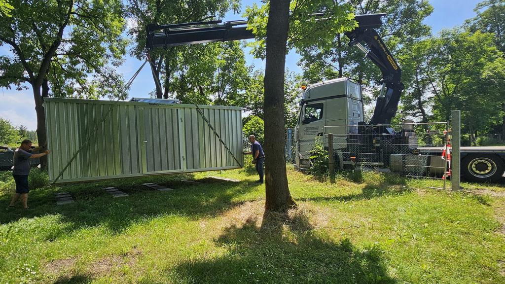 SÄBU Container wird für Pfadfinder aufgebaut