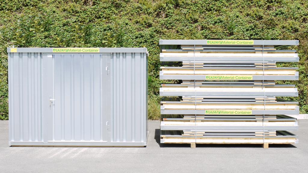 Linksbündig aufgebautes Container und rechtsbündig zerlegte Container aufeinandergestapelt